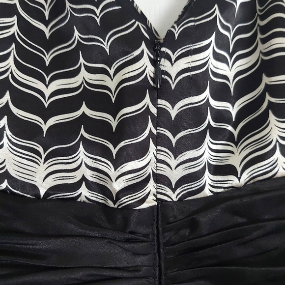 London times formal sleeveless dress - Picture 6 of 8